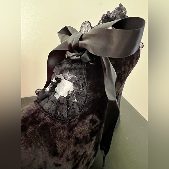 NIB Dolls Kill Widow Nocturnal Garden Platform Mary Janes in Black Velvet & Lace - Picture 4 of 16
